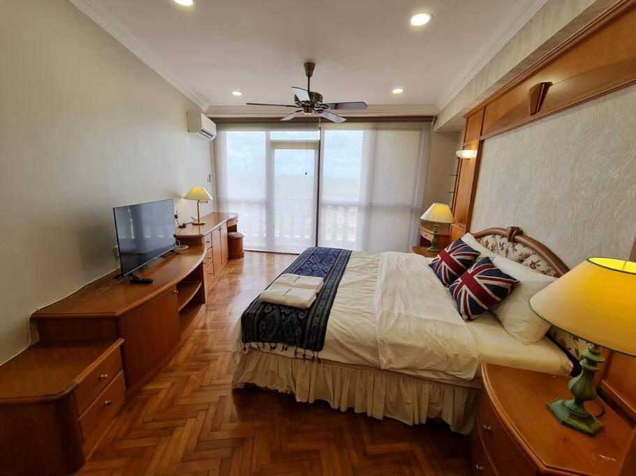 Lovely Waterfront Riverbank Suite With Pool Kuching Extérieur photo
