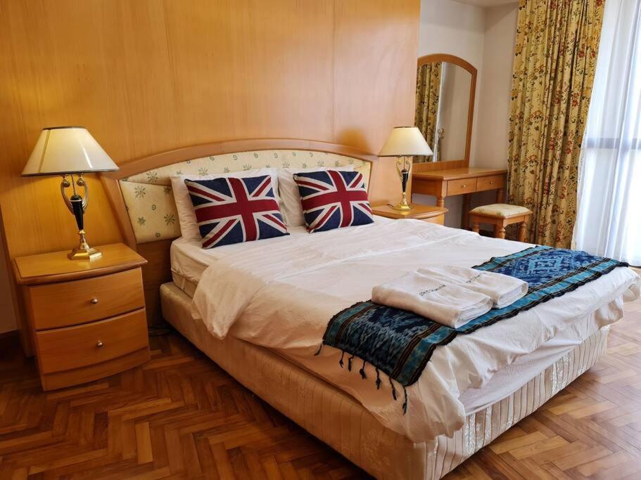 Lovely Waterfront Riverbank Suite With Pool Kuching Extérieur photo