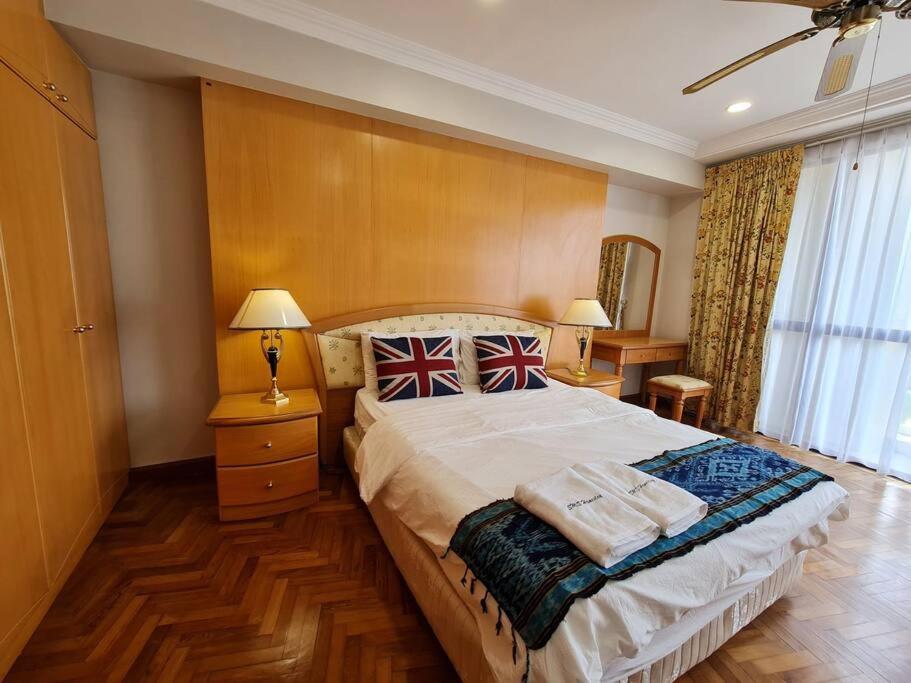 Lovely Waterfront Riverbank Suite With Pool Kuching Extérieur photo