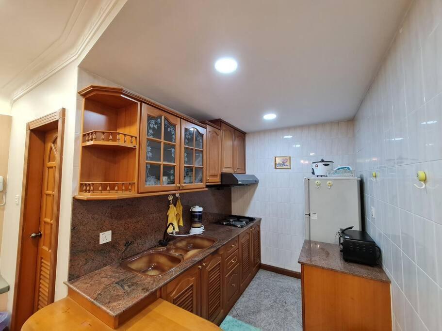 Lovely Waterfront Riverbank Suite With Pool Kuching Extérieur photo